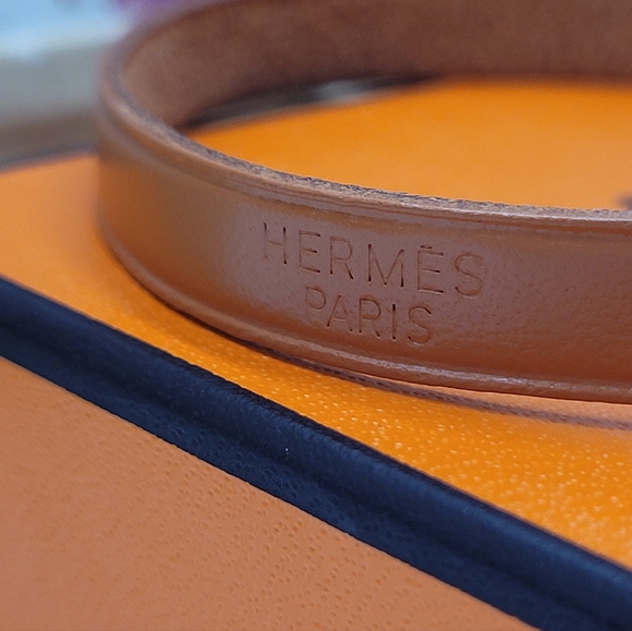 HERMÉS Leather Bracelet in Excellent Condition! - Picture 4 of 7